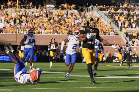 No. 25 Missouri crushes No. 8 Florida, 45-17